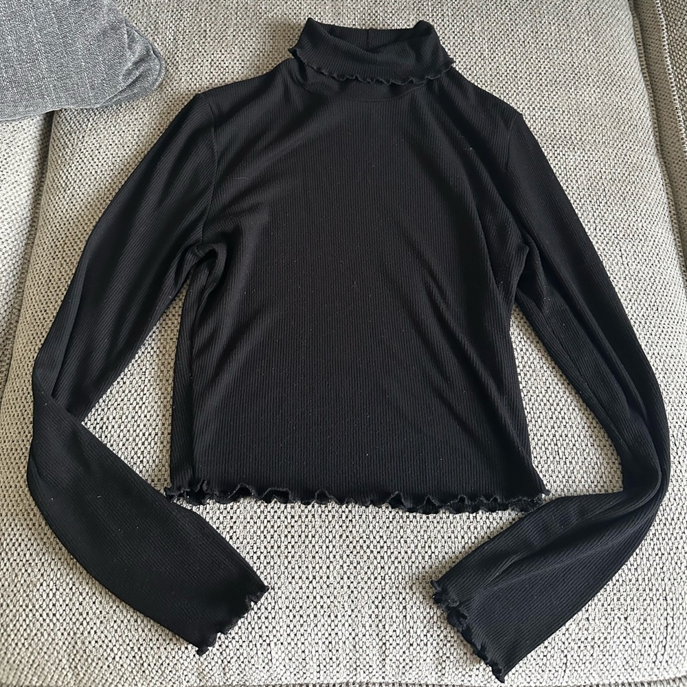 Black cropped turtleneck